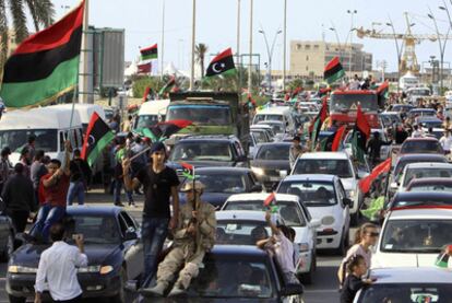 Celebraciones en Trípoli tras el anuncio de la muerte de Muamar el Gadafi.