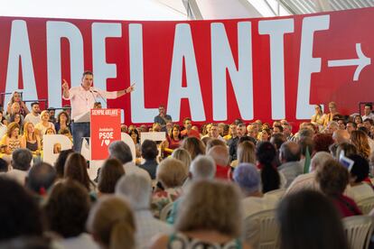 Pedro Sánchez, en el acto del PSOE este sábado en La Rinconada (Sevilla).