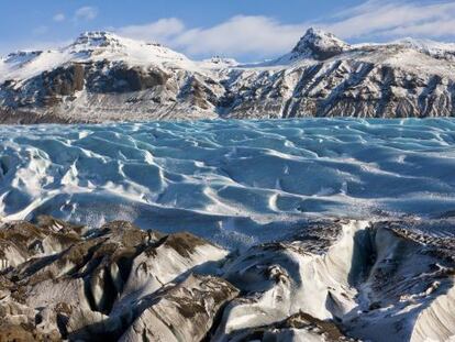 A região da geleira Svinafellsjokull, no parque nacional de Skaftafell, na Islândia, faz as vezes das terras que se encontram ao norte do Muro em ‘Game of Thrones’.