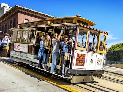 Un tranvía por las calles de San Francisco (EE UU).