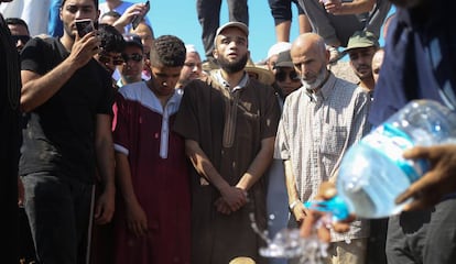 Funeral por el padre del activista del movimiento Hirak, El Mortada Iamrache.