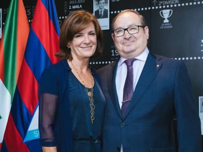 La presidenta del Eibar, Amaia Gorostiza y Juan Luis Mardaras.