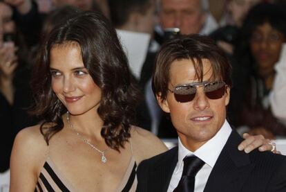 El estreno mundial de la película Noche y día, protagonizada por Tom Cruise y Cameron Díaz, que en buena parte se rodó en Andalucía será en Sevilla. La premiere se celebrará el próximo 16 de junio. El largometraje, dirigido por James Mangold, es una mezcla de comedia y acción en la que Cameron Diaz encarna el papel de una mujer que se convertirse en compañera a la fuerza de un agente infiltrado, interpretado por Cruise, en una misión que nunca debería haber llevado a cabo. En la película también participa es español Jordi Mollá. El anuncio se ha hecho coincidiendo con la presencia de Tom Cruise y su esposa, Katie Holmes en los Premios Nacionales del Cine en Londres.