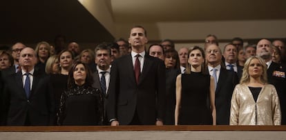 Fernández Díaz, Santamaría, los Reyes y la presidenta de la FVT, Marimar Blanco.