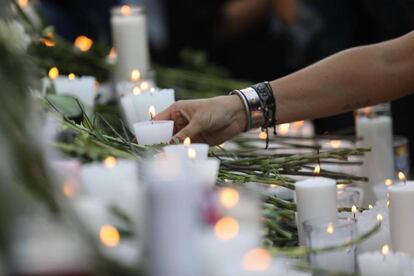 Ofrenda para todas las víctimas de feminicidio en la columna del Ángel de la Independencia en Ciudad de México (México) el pasado 23 de febrero.