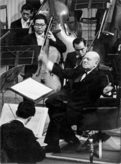 Fotografía facilitada por la cadena TBS de una grabación de parte de un concierto dirigido por Pau Casals durante su único viaje a Japón en 1961.