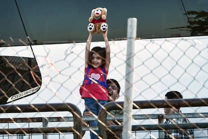 Desalojo del campamento de refugiados improvisado en Hellinikon, un aeropuerto en desuso al sur de Atenas (Grecia). 