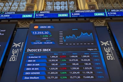 Paneles de la Bolsa de Madrid.