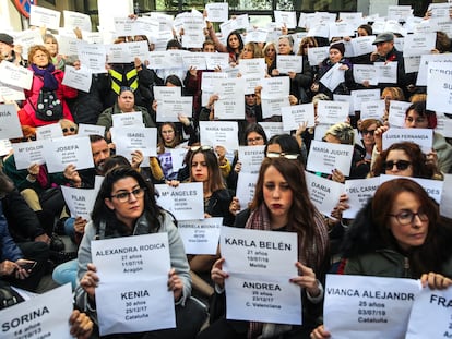Concentracion frente al Ayuntamiento de Madrid, en noviembre de 2019, contra de la violencia machista con carteles con los nombres de las mujeres asesinadas por sus parejas en Espana desde 2003.