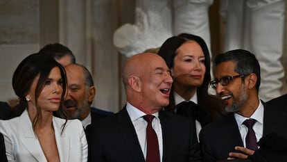 Jeff Bezos y Sundar Pichai, en la investidura de Donald Trump, el 20 de enero en el Capitolio de EE UU.