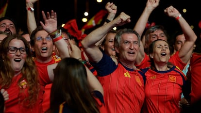 Feijóo ante el Papa y la Roja