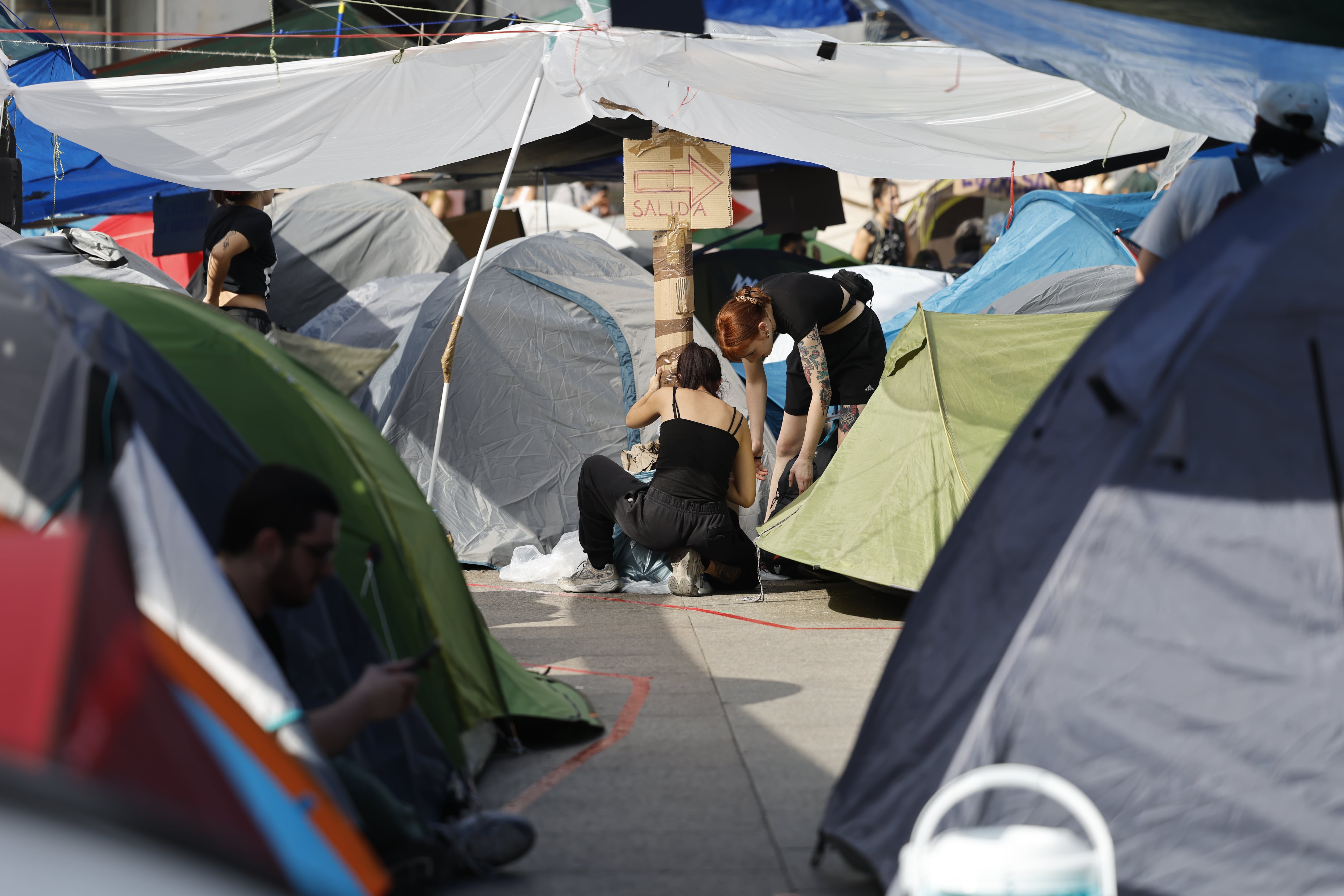 Las claves de los decretos de vivienda: frenazo a los desahucios y castigos a los fondos buitre