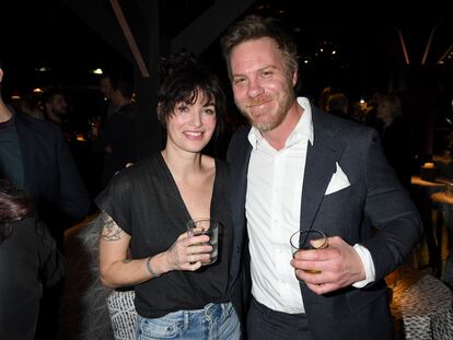 Lena Headey y Marc Menchaca en la presentación de la serie de HBO 'The Outsider' en Los Ángeles en enero de 2020, cuando hicieron oficial su relación.