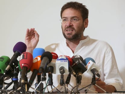 Albano Dante Fachin durante la rueda de prensa ofrecida en la sede de Podem Catalunya en Barcelona.