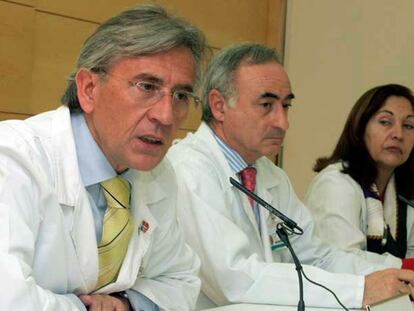 De izquierda a derecha, Francisco Fernández-Avilés, Carlos Pérez de Oteyza y Rosa Pérez Cano.