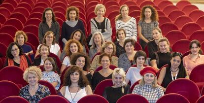 Las productoras reunidas en Valladolid, en una foto tomada en el Teatro Calderón.