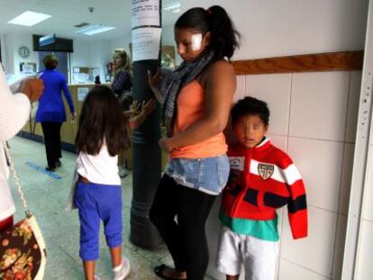 Inmigrantes en el centro de salud de Embajadores en Madrid. 