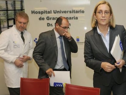 Mercedes Roldós, durante una visita al Hospital Doctor Negrín.