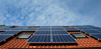 Una instalación de paneles solares de Solarprofit.