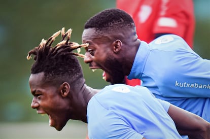 Nico e Íñaki Williams, en un entrenamiento del Athletic.