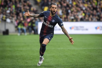 Dani Alves celebra un gol el pasado mes de abril en Nantes.