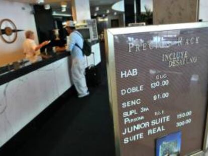 En la hostelería y las agencias de viajes, los trabajadores registrados en la Seguridad Social, cayó un 0,6 por ciento en febrero. EFE/Archivo