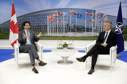 Justin Trudeau y Jens Stoltenberg: dos hombres, dos estilos de calcetines.