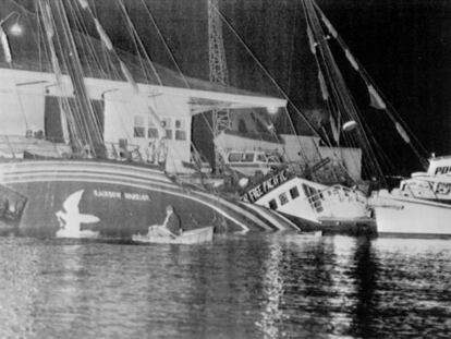 El barco de Greenpeace hundido por militares franceses en Nueva Zelanda, el 10 de julio de 1985.