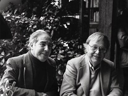 Guerrero (izquierda) y Robert Motherwell. Greenwich Village, 1979.