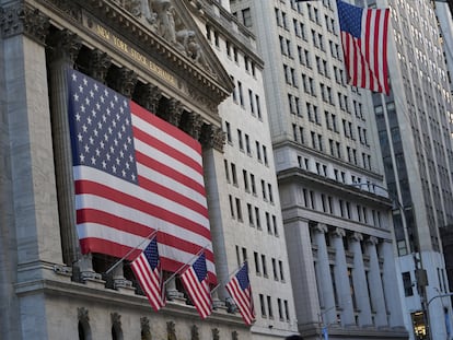 Bandera estadounidense en la Bolsa de Nueva York