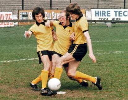 Elton John es un precursor en lo de invertir en clubes de fútbol. En los setenta fue presidente del Watford, de la tercer división inglesa. Hoy  el equipo está en la Premier.