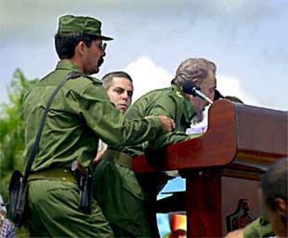Fidel Castro sufre un desvanecimiento mientras habla en La Habana, el sábado 23 de junio.