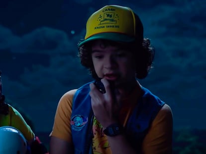 Gaten Matarazzo, como Dusty, canta 'Never Ending Story' al final de la tercera temporada de 'Stranger Things'.