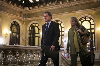 Artur MAs llegando al Parlament.