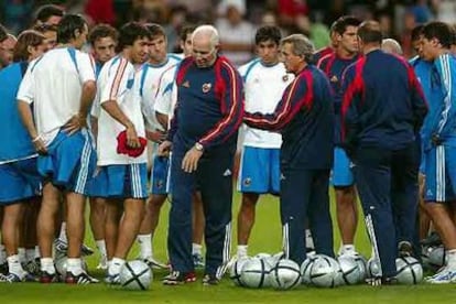 Luis Aragonés en un entrenamiento de la Selección