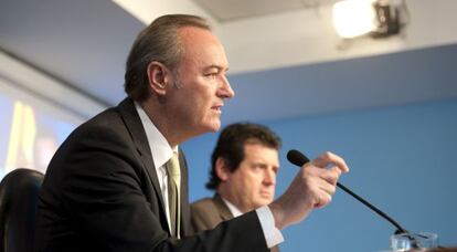 El presidente Alberto Fabra, en primer plano, junto al consejero José Ciscar.