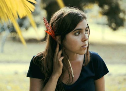 La joven chelista y cantante brasileña Dom La Nena.