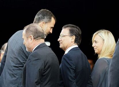 Sonia Castedo junto a  Felipe VI