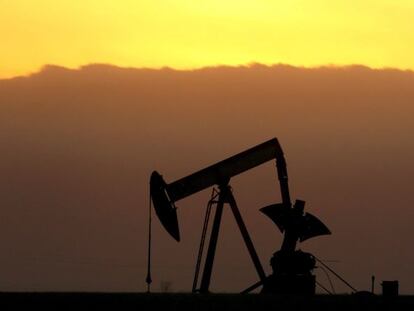 La OPEP eleva su pronóstico de demanda mundial de petróleo mientras la AIE lo recorta por primera vez