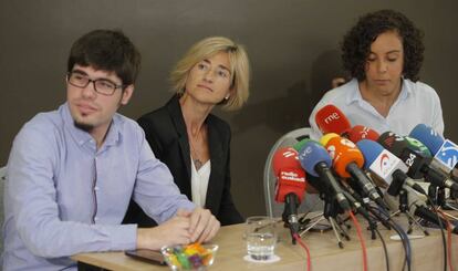Lander Martínez, junto a Nagua Alba y Pilar Zabala, durante la presentación de esta como candidata de Podemos a lehendakari.