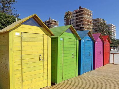 Casetas de baño instaladas este verano en la playa de Benicàssim (Castellón).
