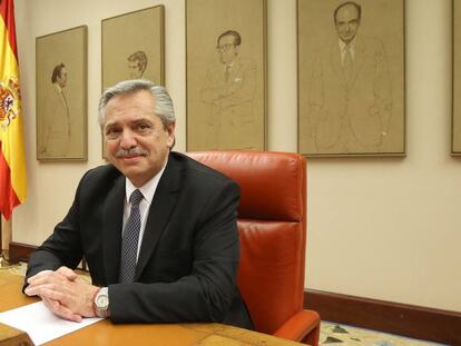 Alberto Fernández, candidato a la presidencia de Argentina, durante su visita al Congreso de los Diputados.