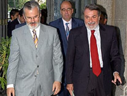 Baltasar Garzón y Jaime Mayor Oreja, en los cursos de El Escorial.