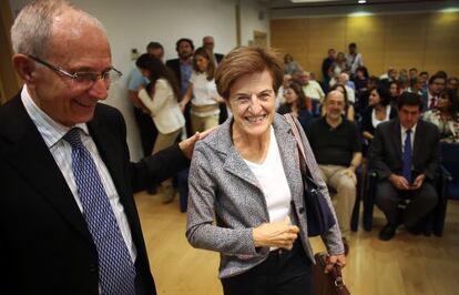 Adela Cortina, antes de impartir ayer una conferencia en Valencia, junto al presidente de Etnor, Paco Pons.
