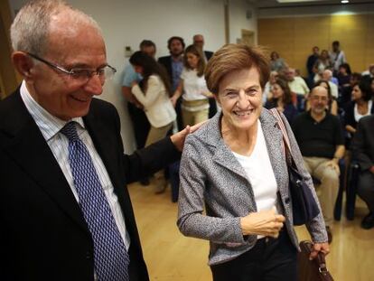 Adela Cortina, antes de impartir ayer una conferencia en Valencia, junto al presidente de Etnor, Paco Pons.