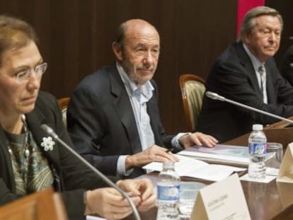 De izquierda a derecha, Azucena Lozano, P&eacute;rez Rubalcaba, Luis de Grandes y Joan Saura, este jueves en Zaragoza. 