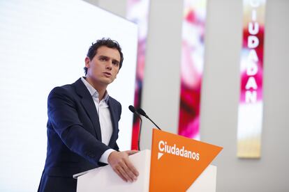 El clásico ‘look Albert Rivera’.