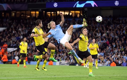 Erling Haaland anota su gol ante el Borussia Dortmund este miércoles.