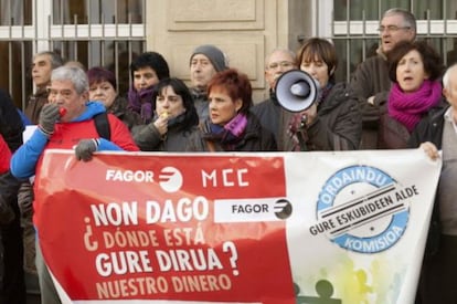 Extrabajadores de Fagor y Edesa, en una de las protestas por la pérdida de sus ahorros.