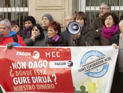 Extrabajadores de Fagor y Edesa, en una de las protestas por la pérdida de sus ahorros.